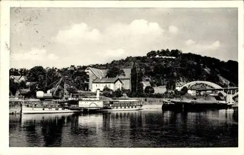 Ak Vlotho an der Weser, Überblick über den Hafen, Schiffe, Amthausberg, Wälder, Wolken