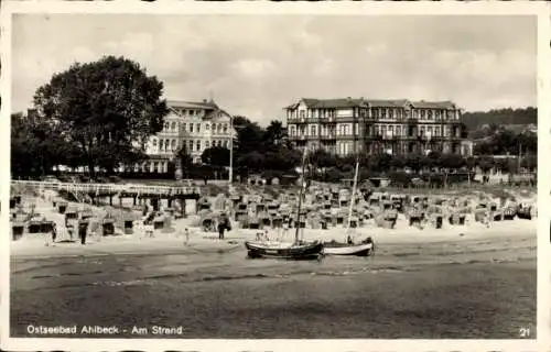 Ak Ostseebad Ahlbeck auf Usedom, Ostseebad  Strand, Häuser, Boote, Strandkörbe