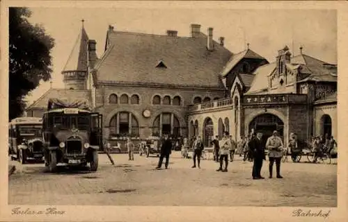 Ak Goslar in Niedersachsen, Straßenpartie vor dem Bahnhof, Autobusse, Passanten