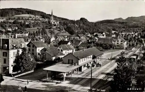 Ak Adlisweil Adliswil Kanton Zürich, Ansicht von  Kirche, Häuser, Gleise, Landschaft