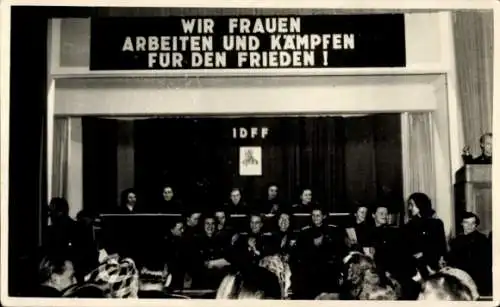 Foto Wir Frauen arbeiten und kämpfen für den Frieden