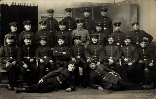 Foto Ak Ścinawa Steinau an der Oder Schlesien, Deutsche Soldaten in Uniformen