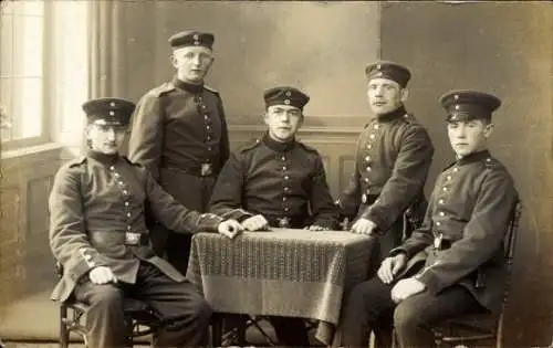 Foto Ak Głogów Glogau Schlesien, Deutsche Soldaten in Uniformen