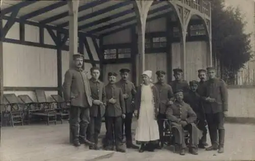 Foto Ak Macijow Kowel Ukraine, Genesungsheim, Deutsche Soldaten in Uniformen