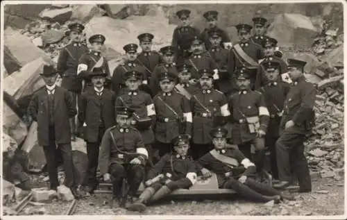 Foto Ak Wiehl im Oberbergischen Kreis, Sanitäter, Rotes Kreuz-Kolonne, Steinbruch