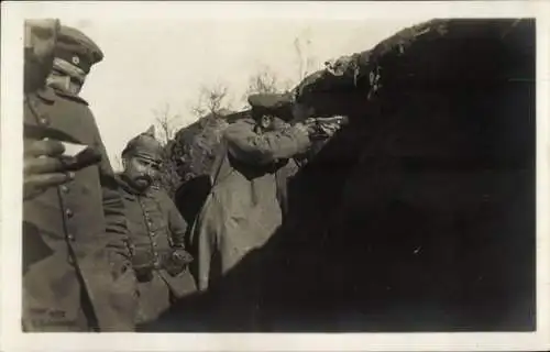 Foto Ak Deutsche Soldaten im Schützengraben, Sniper, I. WK