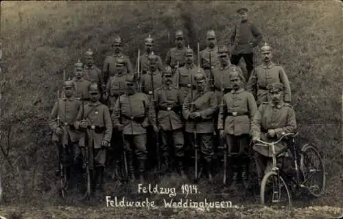 Foto Ak Weddinghusen Weddingstedt in Holstein, Feldwache, Feldzug 1914