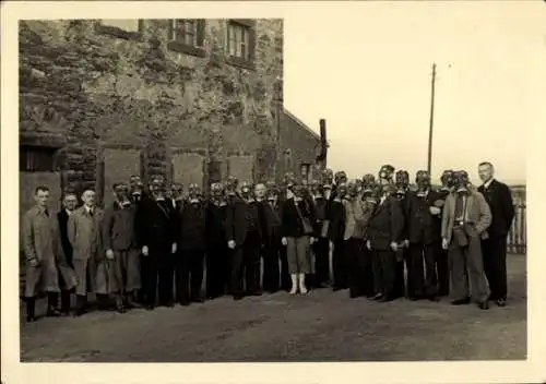 Foto Ak Gruppenbild, Personen mit Gasmasken, Freiberg