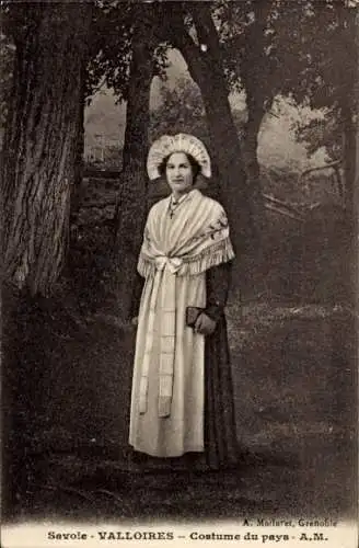 Ak Valloires Savoie, Frau in Tracht
