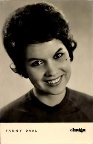 Ak Sängerin Fanny Daal, Portrait, Kurzhaarfrisur, Schönheitsfleck