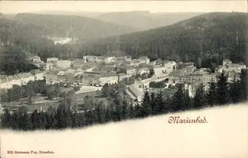 Ak Mariánské Lázně Marienbad Region Karlsbad, Landschaftsaufnahme von  im Hintergrund bewaldet...