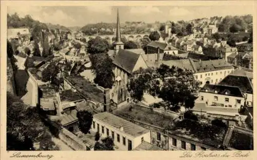Ak Luxemburg Luxembourg, Blick auf die Stadt, Kirche mit Turm, Viadukt, grüne Umgebung