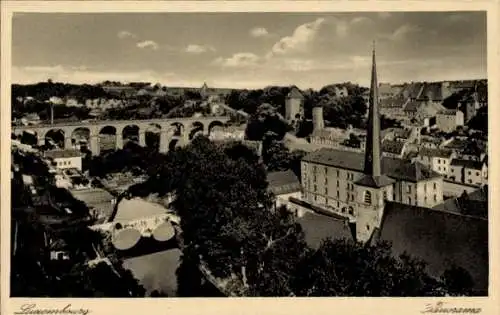 Ak Luxemburg Luxembourg, Stadtansicht mit Brücke, Kirche, Häusern und Natur
