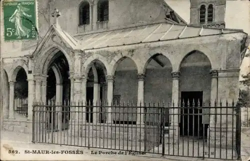 CPA Saint-Maur-des-Fossés Val de Marne, Porche de l'Eglise