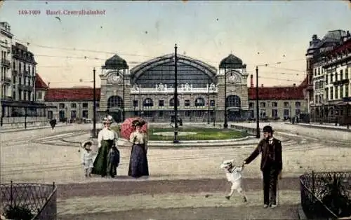 Ak Basel Stadt Schweiz, Centralbahnhof, historische Menschen, Gebäude, Straßenansicht