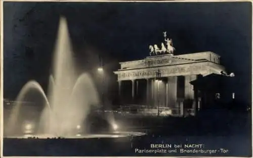 Ak Berlin Mitte, Alexanderplatz, Brandenburger Tor, Pariserplatz, Nachtaufnahme, beleuchtet, F...