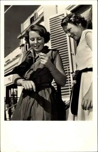Ak Soestdijk, Prinzessin Irene der Niederlande, Beatrix, Portrait mit Vogel, 1956