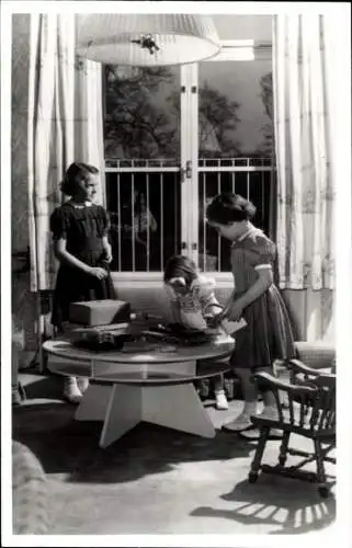 Ak Soestdijk, De Prinsesjes Irene, Marijke en Margriet in de speelkamer, 1951, Adel Niederlande