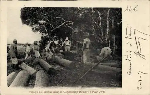 Ak Madagaskar, Wiegen von Ebenholz in Delacre-Konzession