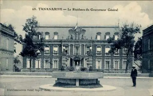 Ak Antananarivo Tananarive Madagaskar, Gebäude des Gouverneur Général, Brunnen, Bäume, Postkar...