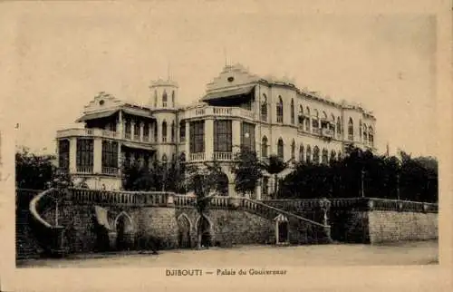 Ak Djibouti Dschibuti, Palais du Gouverneur, historische Architektur, schwarz-weiß, Natur um G...