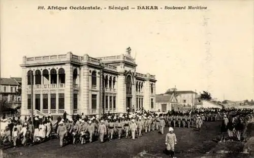 Ak Dakar Senegal, Historische Gebäude, Militärparade, Boulevard Maritime