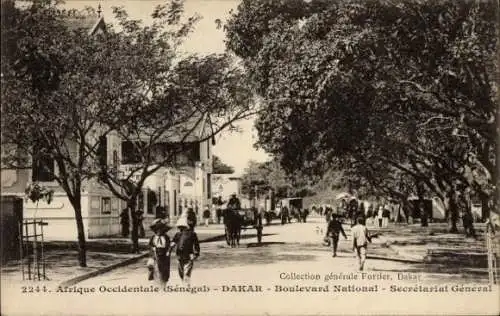 Ak Dakar Senegal, Boulevard National, Straßenansicht, Menschen, Pferde, alte Gebäude