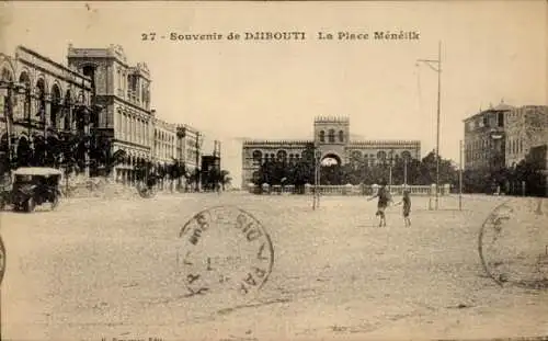 Ak Djibouti Dschibuti, Souvenir de  La Place Ménélk, historische Gebäude, Autos aus der Zeit