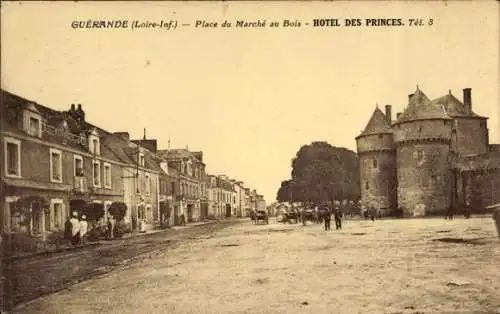 Ak Guérande Loire Atlantique, Historische Straße, Gebäude, Hotel des Princes, Menschen, Pferd und