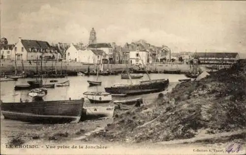 Ak Le Croisic Loire Atlantique, Hafenansicht, Boote im Wasser, Gebäude im Hintergrund