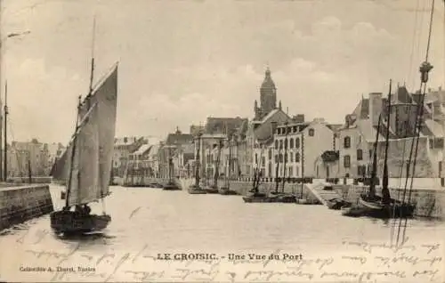 Ak Le Croisic Loire Atlantique, Portansicht mit Segelbooten,  Architektur, schwarz-weiß