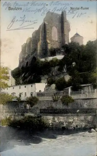 Ak Bautzen in der Oberlausitz, Nicolai-Ruine, s Bauwerk, Fluss im Vordergrund, Bäume