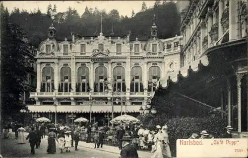 Ak Karlsbad in Baden, Café Pupp,  Architektur, Menschen in r Kleidung