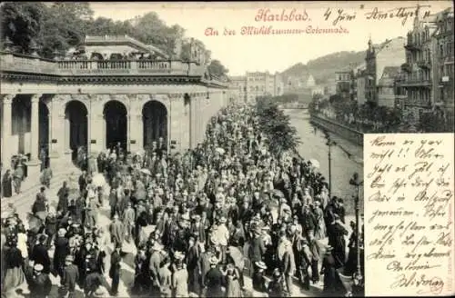 Ak Karlsbad in Baden, Menschenmenge, Mühlbrunnen-Colonnade,  Architektur