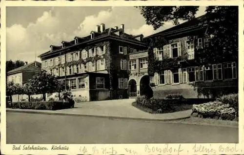 Ak Bad Salzhausen Nidda in Hessen, Historisches Gebäude, begrünt, Einfahrt, Straße