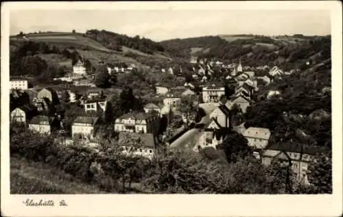 Ak Glashütte in Sachsen, Schöne Landschaft, Wohngebäude, oberhalb des Tals, ländliche Architektur