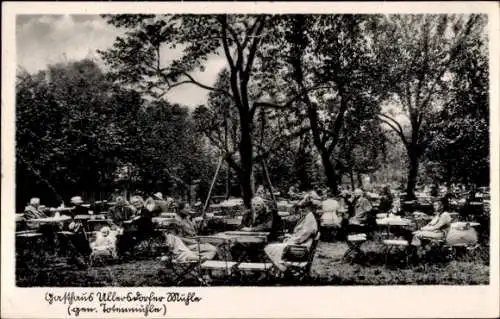 Ak Ullersdorf Radeberg in Sachsen, Gasthaus Ullersdorfer Mühle, viele Gäste unter Bäumen, Tische 