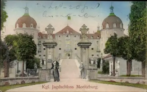 Ak Moritzburg in Sachsen, Kgl. Jagdschloss, Eingang mit Statuen,  Architektur