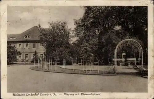 Ak Coswig in Sachsen, Heilstätte Lindenhof, Eingang mit Piersondenkmal