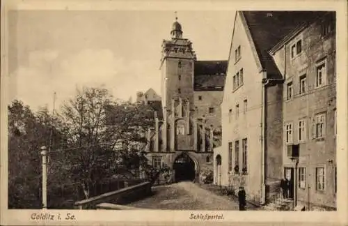 Ak Colditz in Sachsen, Blick auf das Schlossportal, Tordurchgang, Turm, Gebäude