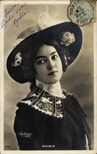 Ak Variete-Darstellerin Madia, Porträt