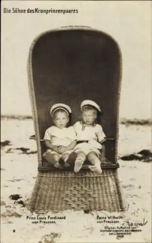 Ak Prinz Wilhelm von Preußen, Prinz Louis Ferdinand, am Strand von Heiligendamm, Strandkorb