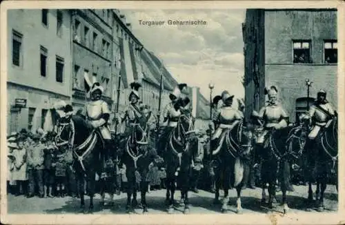 Ak Torgau an der Elbe, Torgauer Geharnischte, 6 Reiter in Rüstung,  Szene