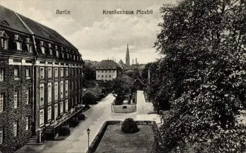 Ak Berlin Tiergarten Moabit, Krankenhaus Moabit,  Architektur, grüne Bäume, keine Personen