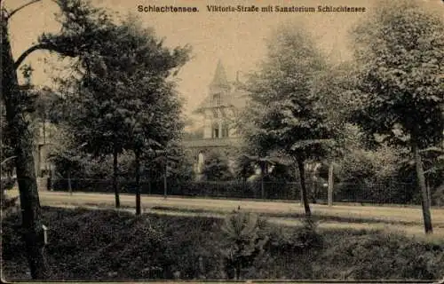 Ak Berlin Zehlendorf, Schlachtensee, Sanatorium  Viktoria-Straße, Bäume, Straße
