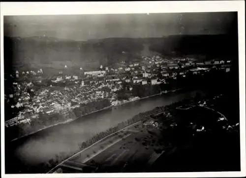 Ak Waldshut Tiengen am Hochrhein, Stadt Waldshut am Hochrhein mit Rhein und Eisenbahnbrücke, l...
