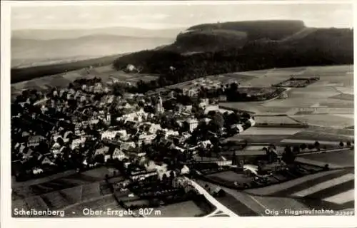 Ak Scheibenberg im Erzgebirge, Luftaufnahme von  Ober-Erzgebirge, 807 m, Fliegeraufnahme