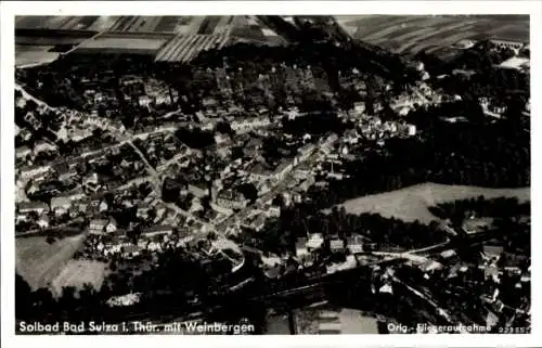 Ak Bad Sulza in Thüringen, Luftaufnahme von  Weinberge, alte Gebäude, Landschaft