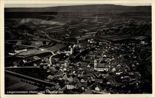 Ak Langenlonsheim an der Nahe Pfalz, Langenlonsheim (Nahe), Luftaufnahme, Stadtansicht, Weinregio