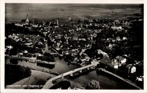 Ak Donauwörth in Schwaben Bayern, Luftaufnahme von  Brücke, Fluss, Häuser, Kirche